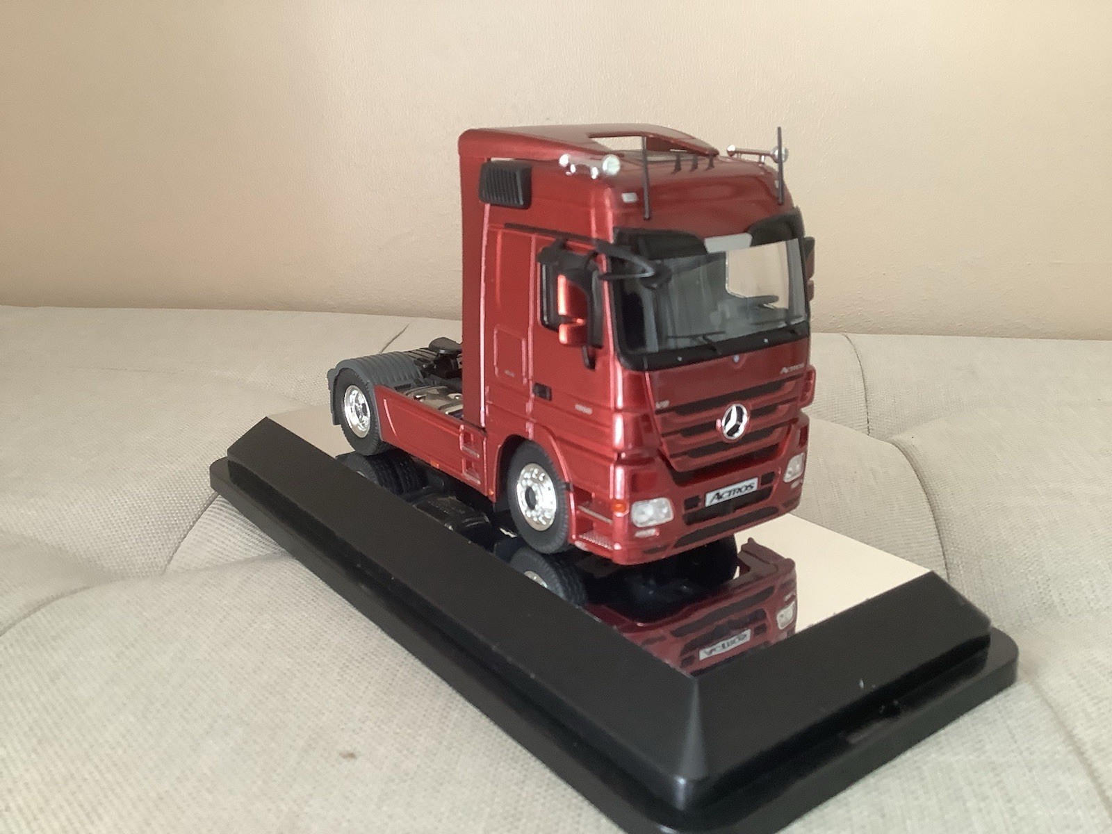 NZG Mercedes Actros Tractor Unit 1/50 Scale In Display Case.