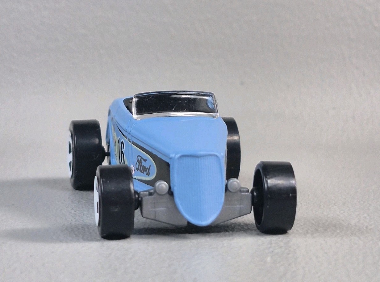 1933 FORD LOW BOY Diorama Collectible DieCast Model Car 1:64 Blue LOOSE