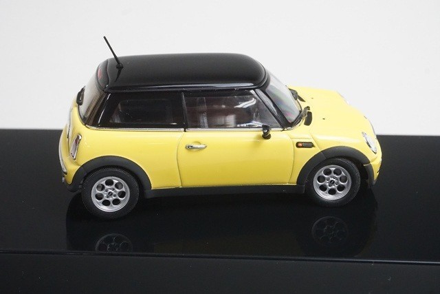 1:43 AUTOart 54826 BMW Mini Cooper Yellow model car