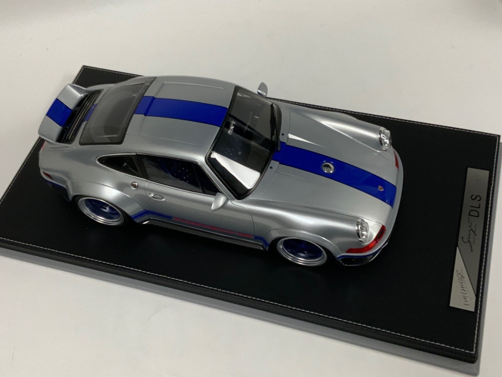 1/12 scale IVY model of Porsche 911 Singer DLS Gray with Blue stripe 40 pcs