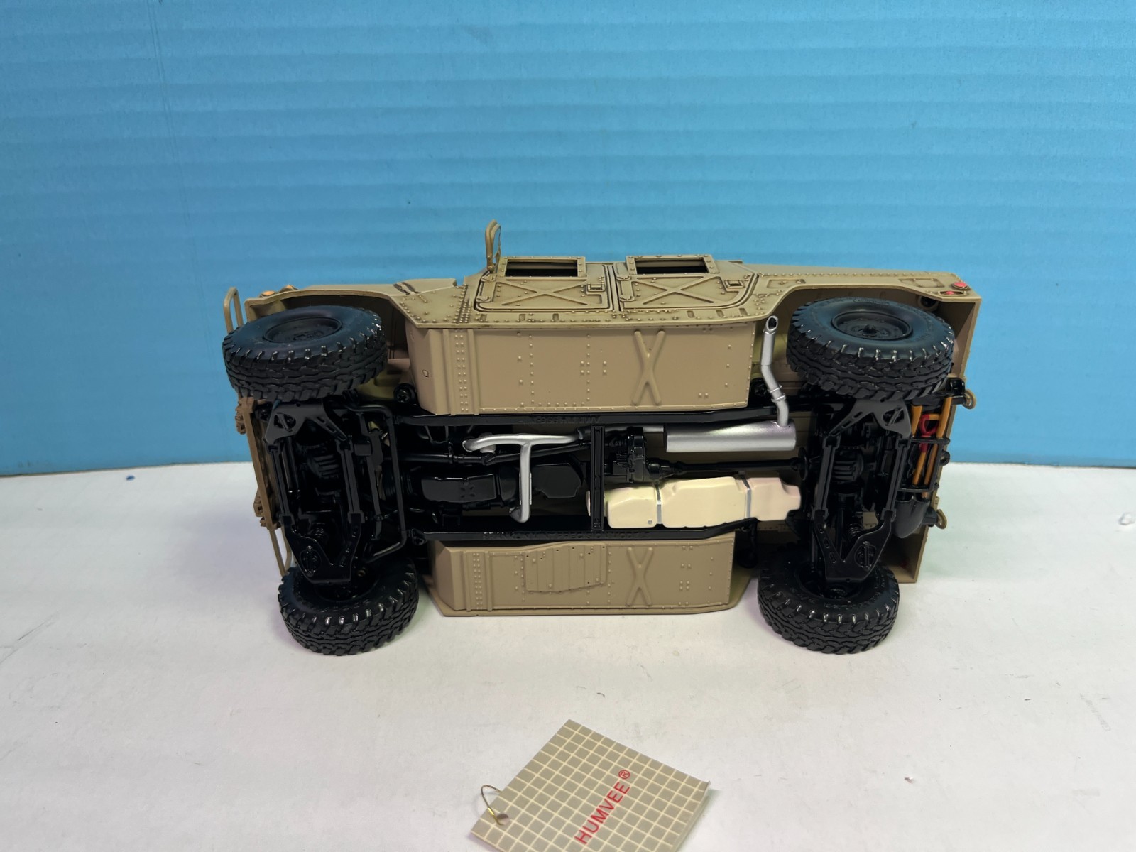 1/24 MILITARY AM GENERAL HUMVEE DESERT CAMO BEIGE BOXES & PAPERWORK READ CO