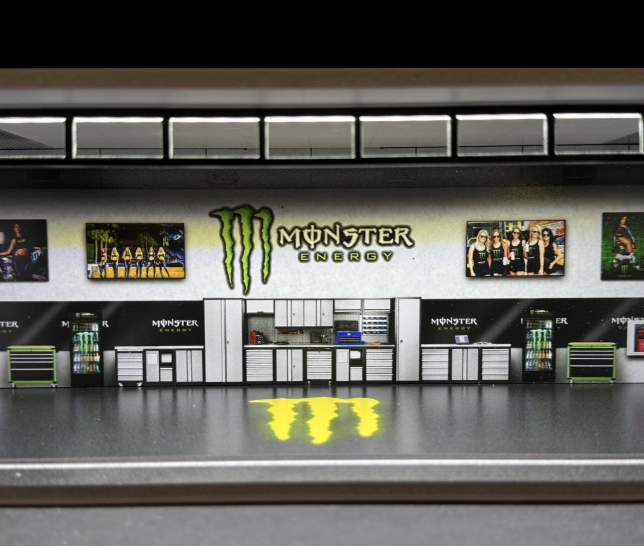 Monster Energy White Theme Display FOR Hot Wheels 1:64 Model Diorama Garage LEDs