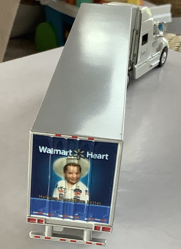 Intl. Prostar Sleeper Cab Tractor w/53’ Dryvan Trailer Walmart (heart Logo) 1:87