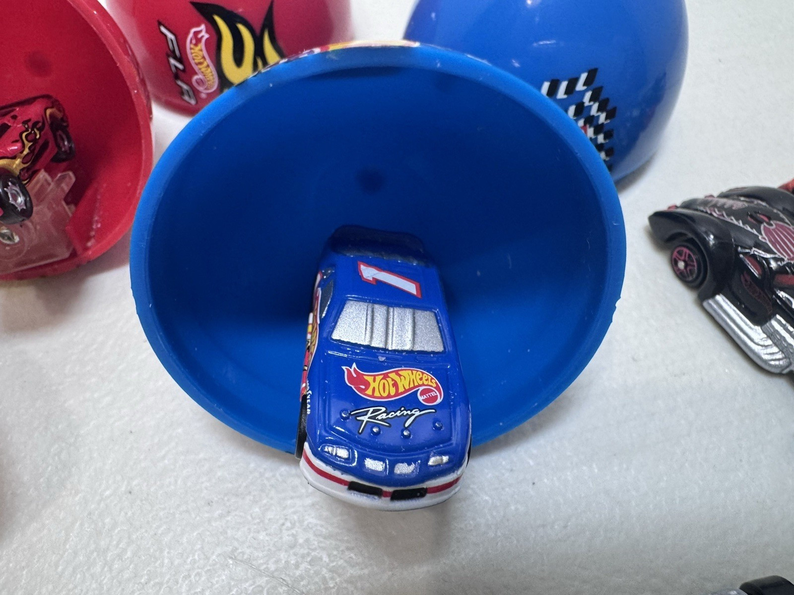 Micro Planet * HOT WHEELS * LOOSE Lot 13 CARS DieCast Bottom Variety 3 in Eggs