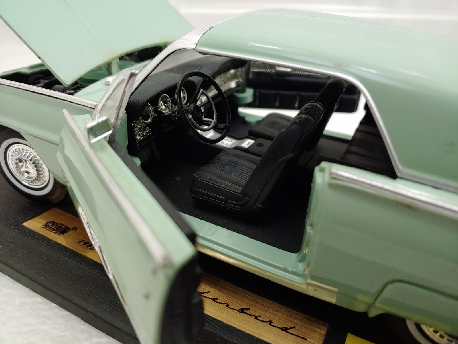 Anson 1963 Ford Thunderbird 1/18 Die-Cast Automobile with Stand