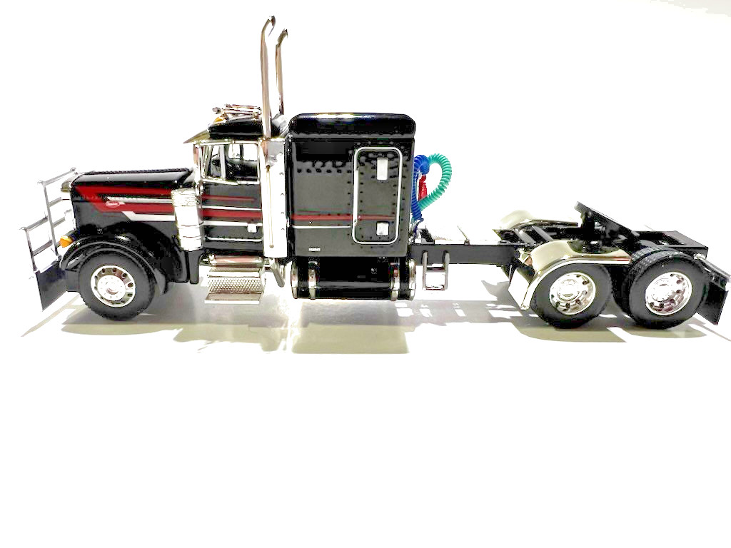DCP / FIRST GEAR 1/64 SCALE 389 PETERBILT FLAT TOP BLACK RED & SILVER STRIPE
