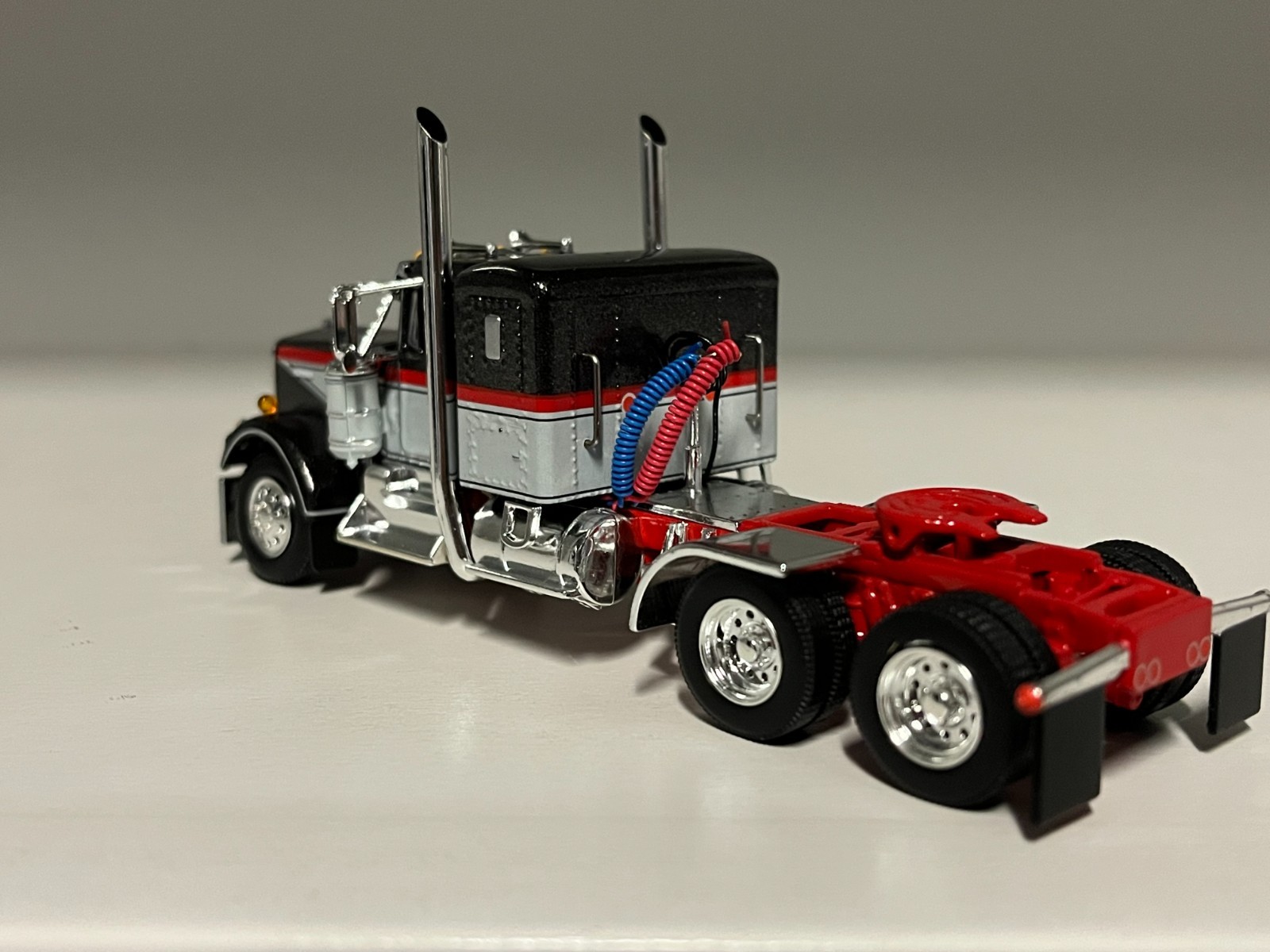 DCP 1/64 CHARCOAL RED GRAY KENWORTH W900A 36″ WESTERN SHOW PARTS