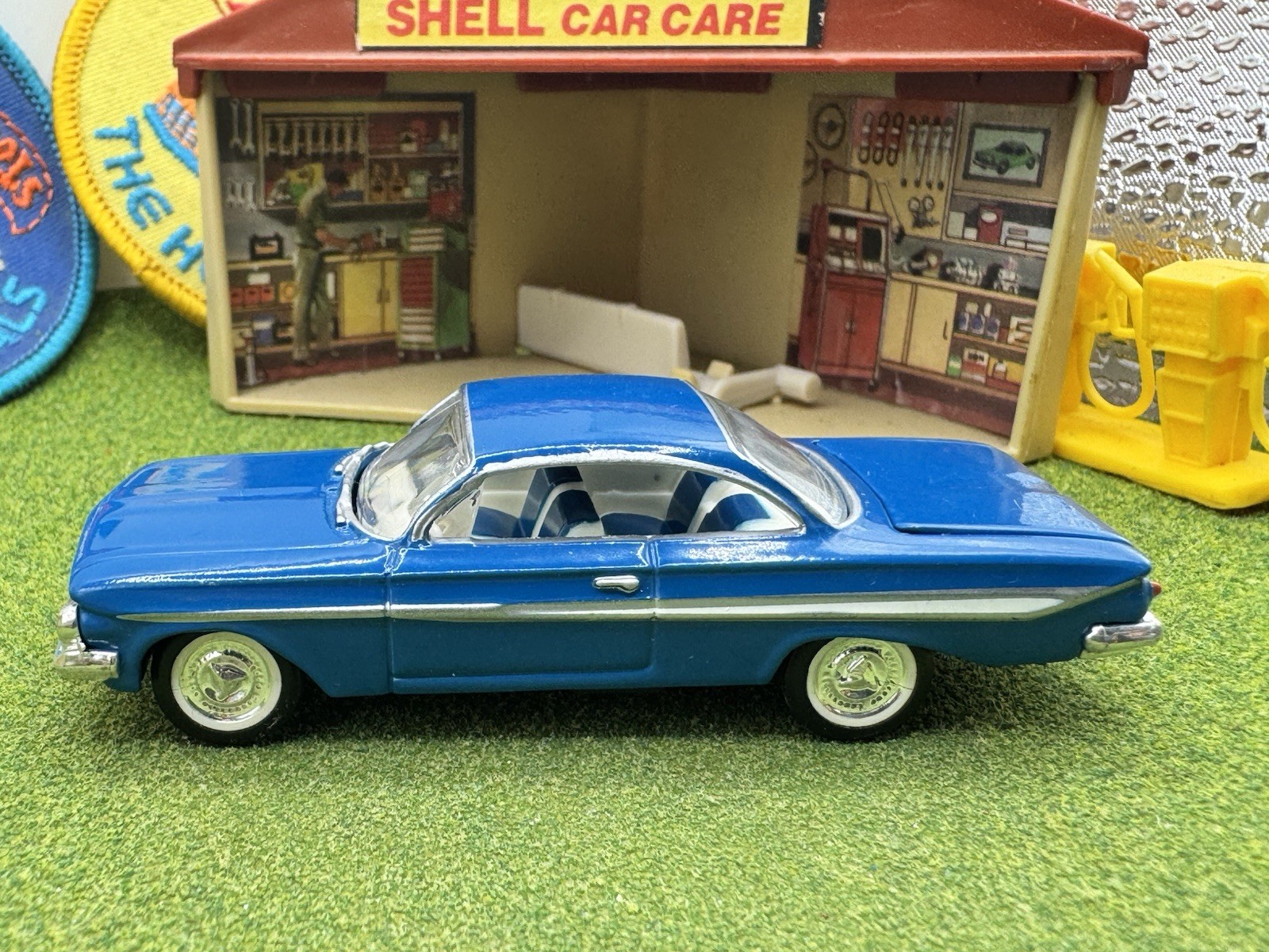 Revell 1961 Chevy Impala Diecast Car NM 1/64th Scale Issue #69 GM 2001