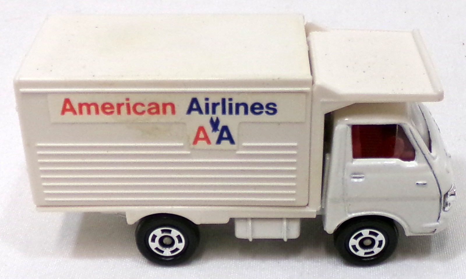 Vintage Tomica Isuzu Elf Truck 1/64 Scale Loose Vehicle Made In Japan