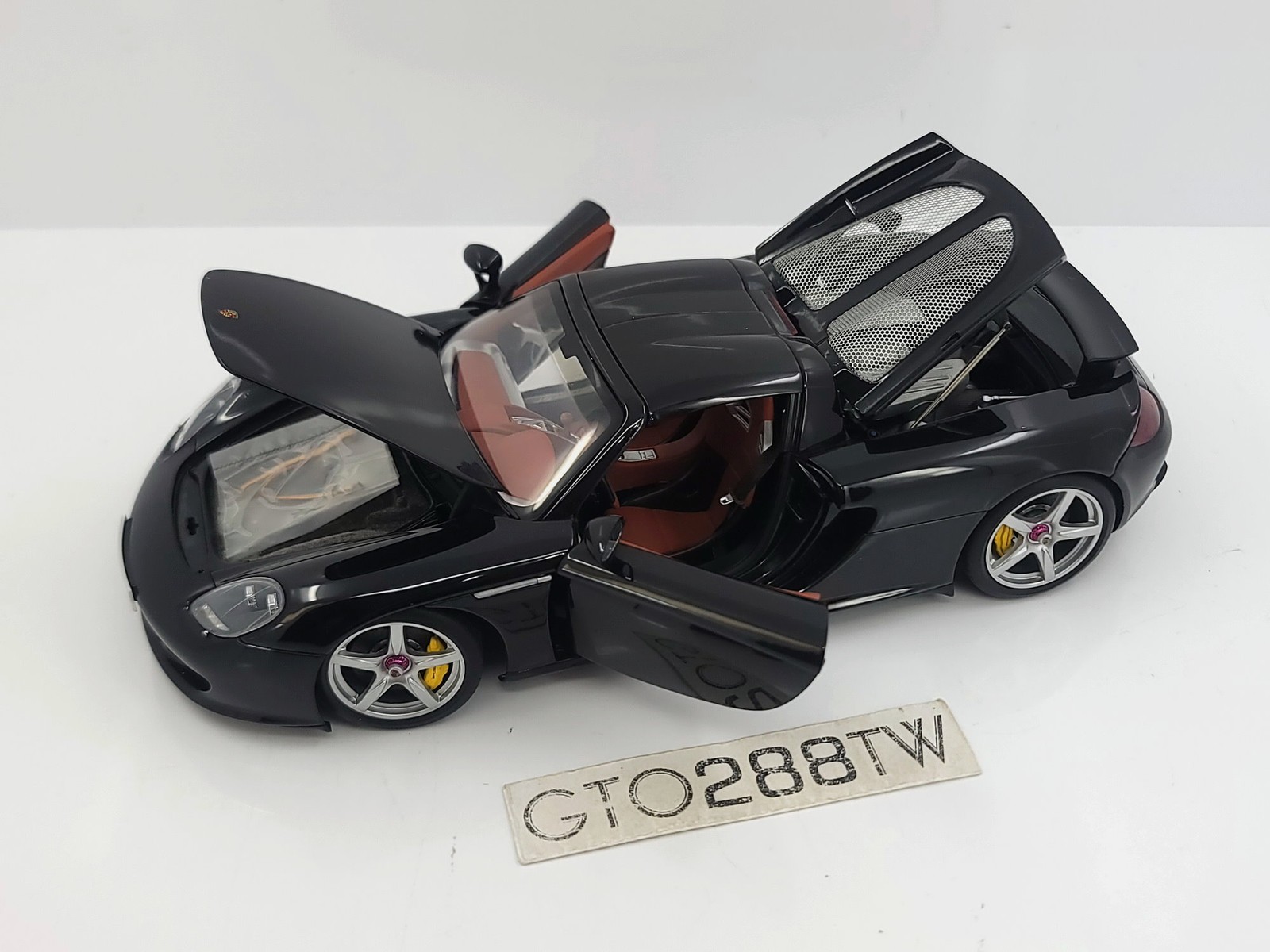 AUTOart 1:18 scale Porsche Carrera GT Black / Red Interior 78042 *AS IS*