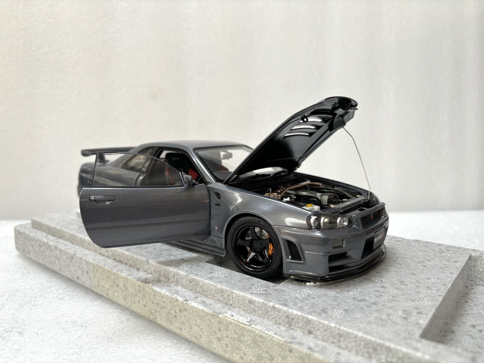 1/18 MotorHelix Nissan Skyline R34 GT-R Nismo Z-tune Gun Metallic Gray Diecast