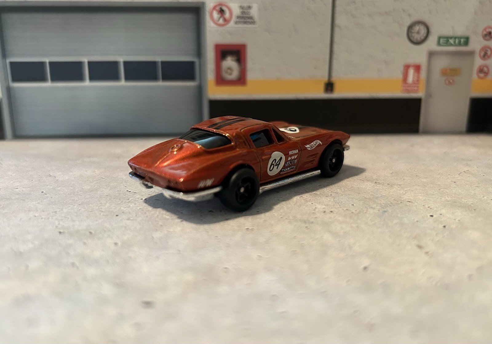 2022 HOT WHEELS 1:64 ORANGE ’64 CORVETTE STINGRAY BLACK WHEEL SWAP REAL RIDERS