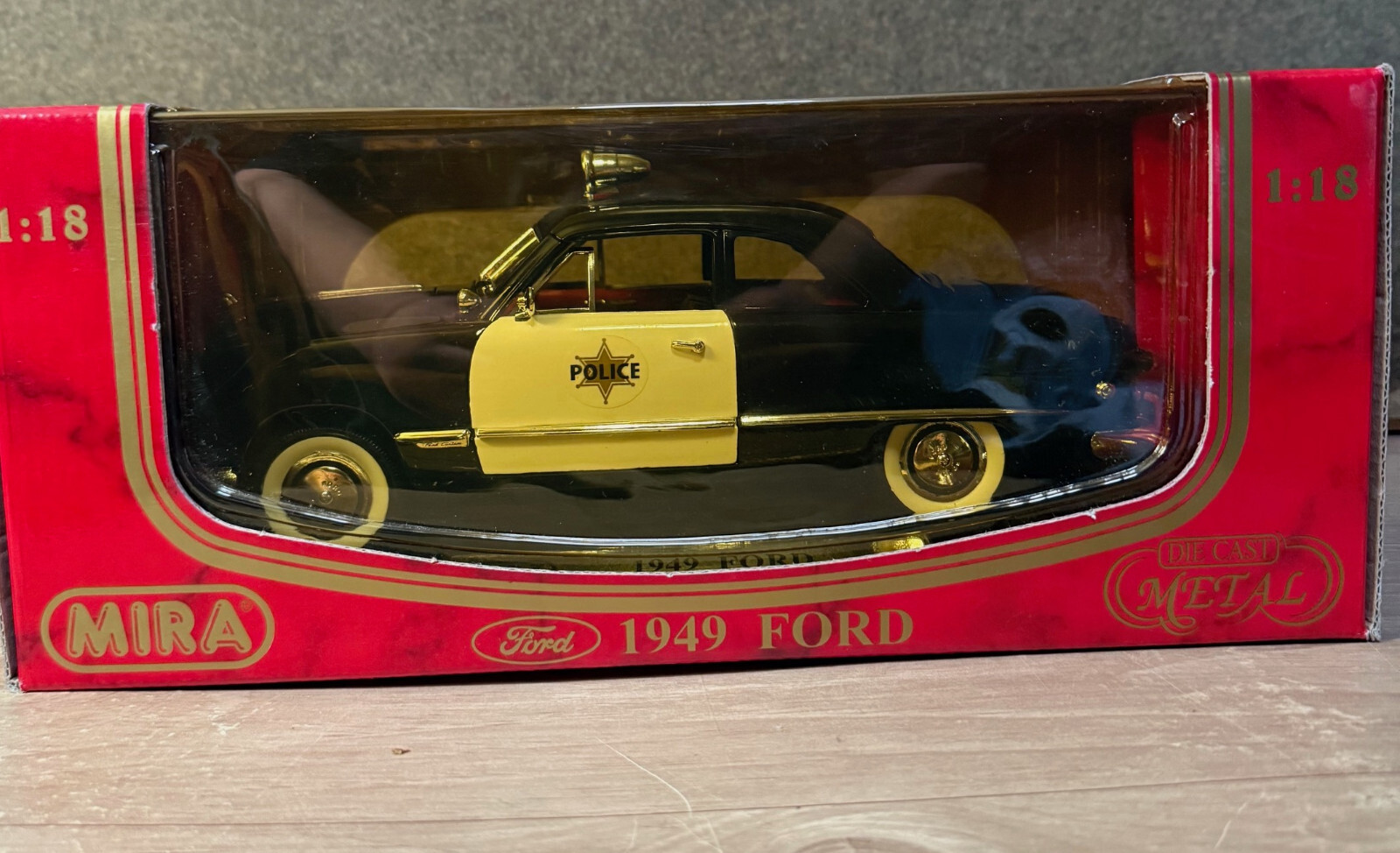 Mira Golden Line 1949 Ford Police 1/18