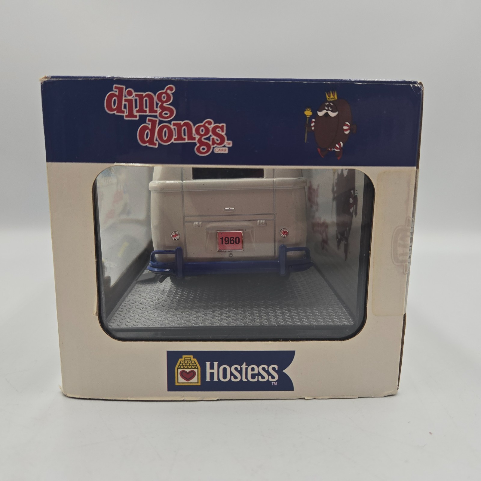 M2 Machines CHASE Hostess Ding Dongs 1960 VW Volkswagen Delivery Van 1/24