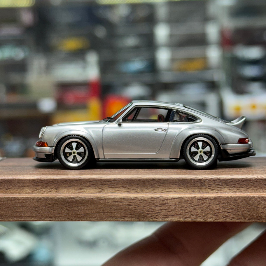 Deepmaker 1:64 Porsche 911 964 singer dls resin car model ornaments