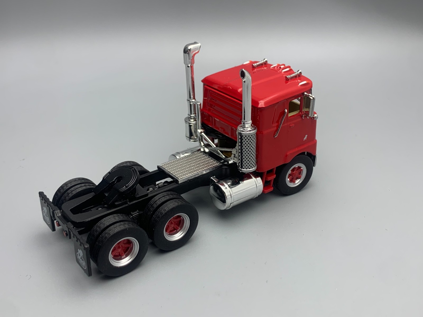 Top Shelf 1/64 Mack F700 Red Die-casting Tractor Diecast Metal Model Car