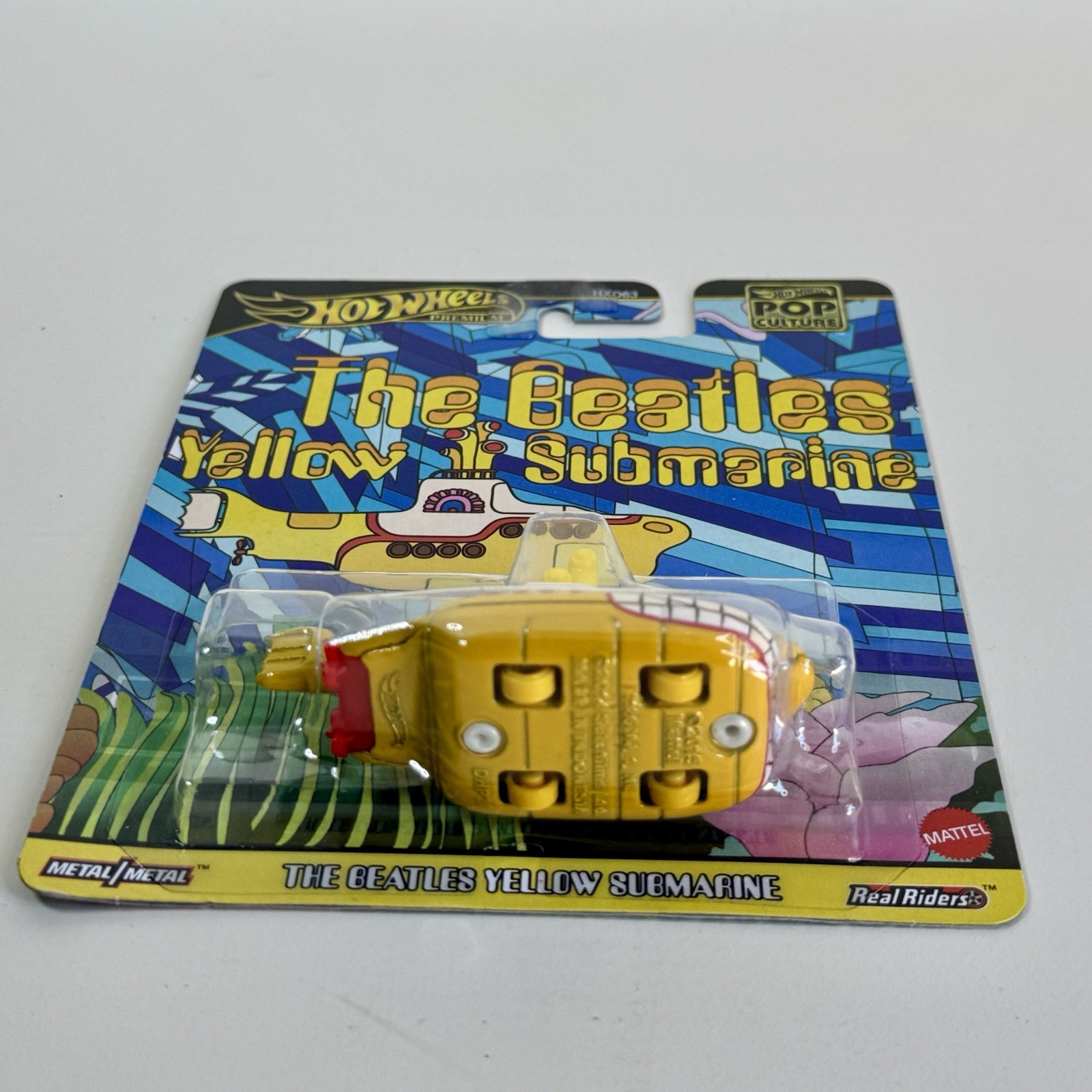 Hot Wheels Premium Beatles Yellow Submarine Pop Culture Real Riders Metal Metal