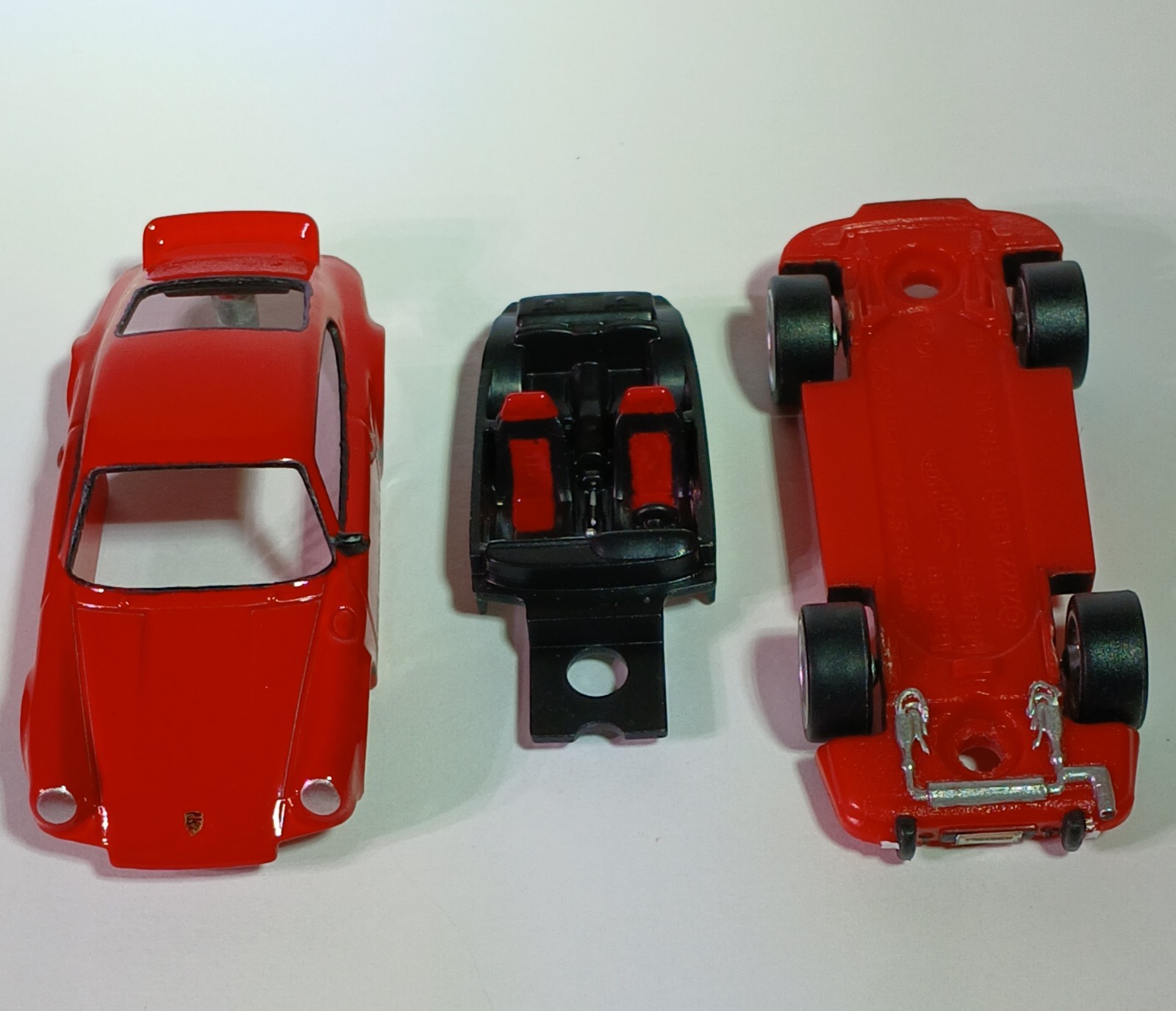 Hot Wheels Factory Fresh Porsche 911 Carrera RS 2.7 Red 1:64 Real Riders- Inter.