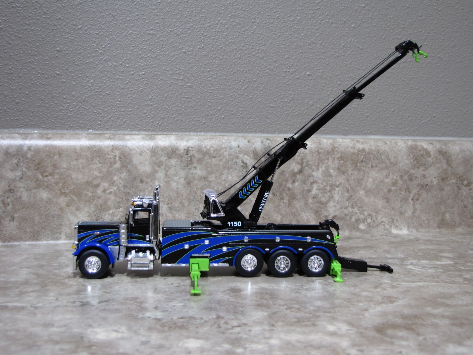 DCP 1/64 Blue Black Green 389 Peterbilt Rotator Wrecker Semi Truck Toy