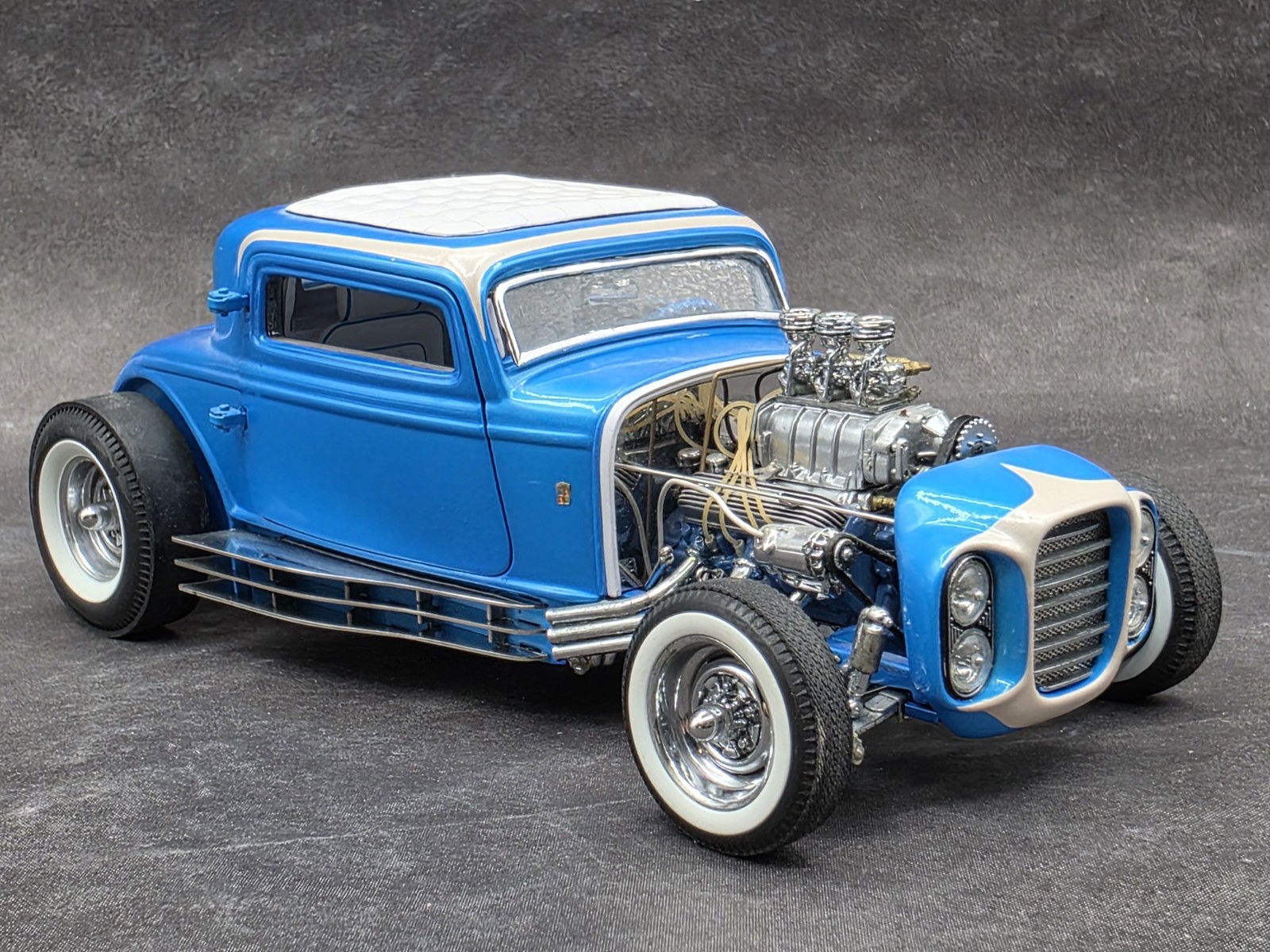 Danbury Mint 1932 Ford Little Deuce Coupe V8 1:24 Scale Diecast Beach Boys Car