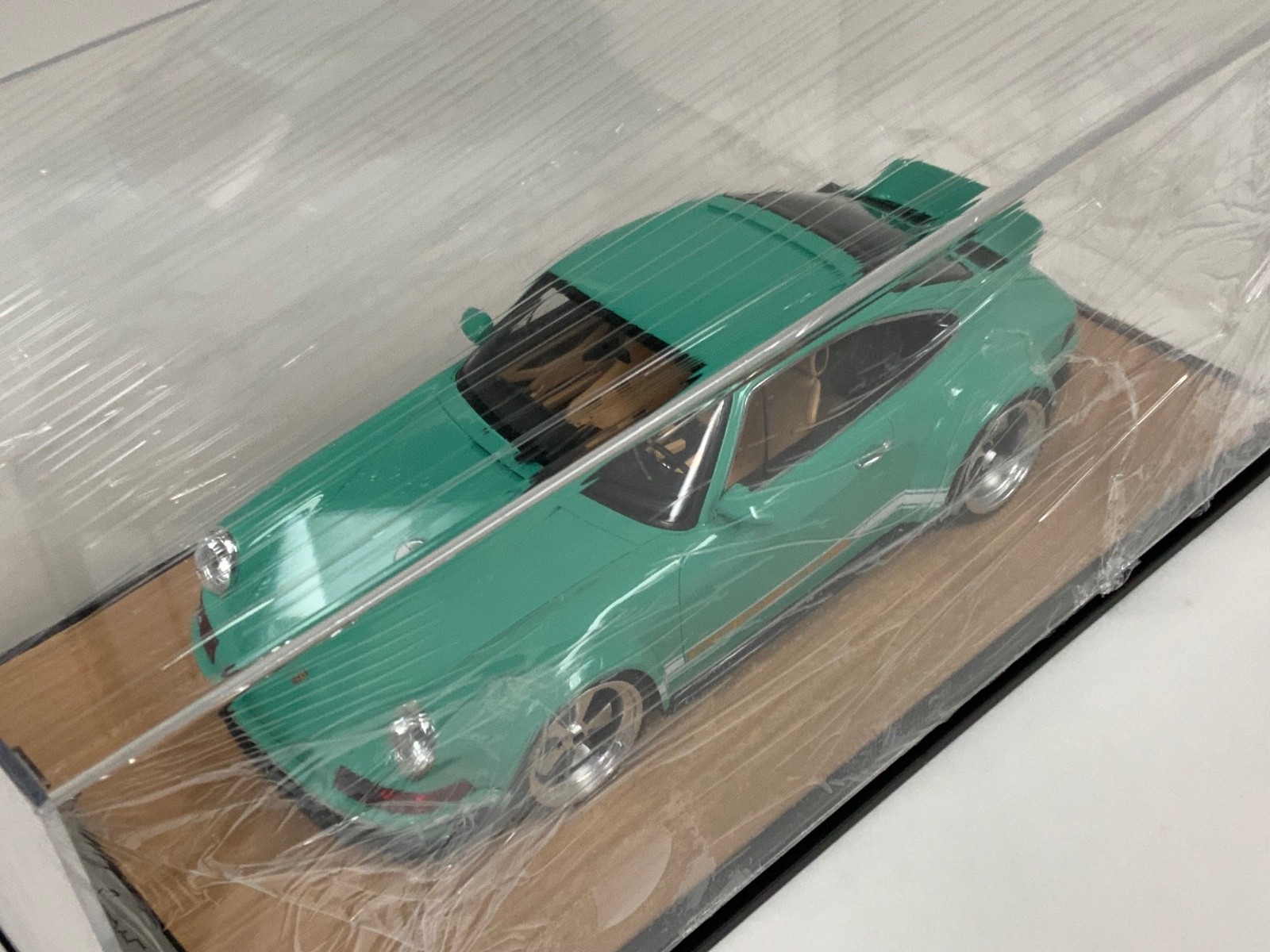 1/12 scale IVY model of the Porsche 911 Singer DLS Teffany Blue Wood Base 40 pcs