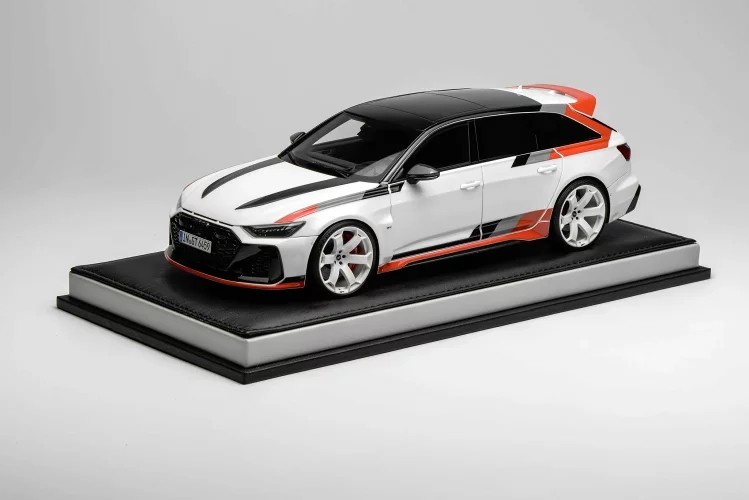 AUDI RS6 Avant GT 2021 Arkona White / Black-Orange Livery 1/18 w/Case MotorHelix