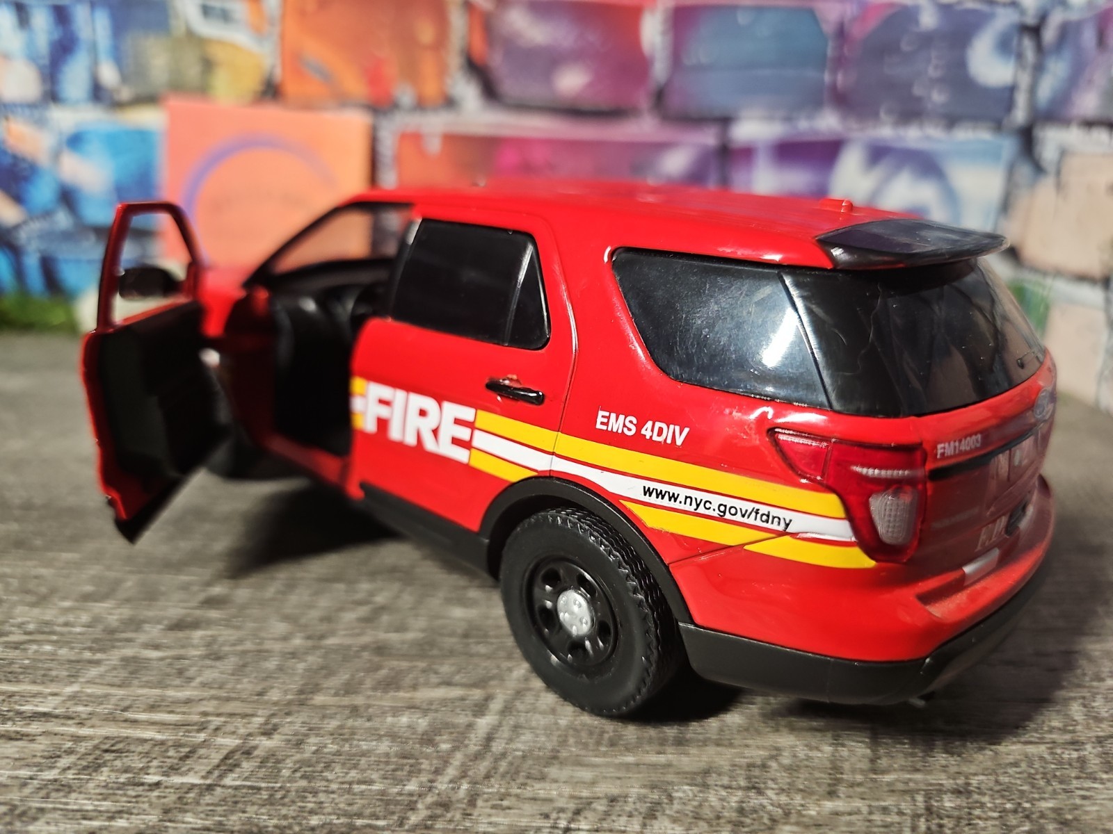 MotorMax 2015 Ford Explorer Interceptor FDNY Red 1:24 Diecast Car NO BOX READ