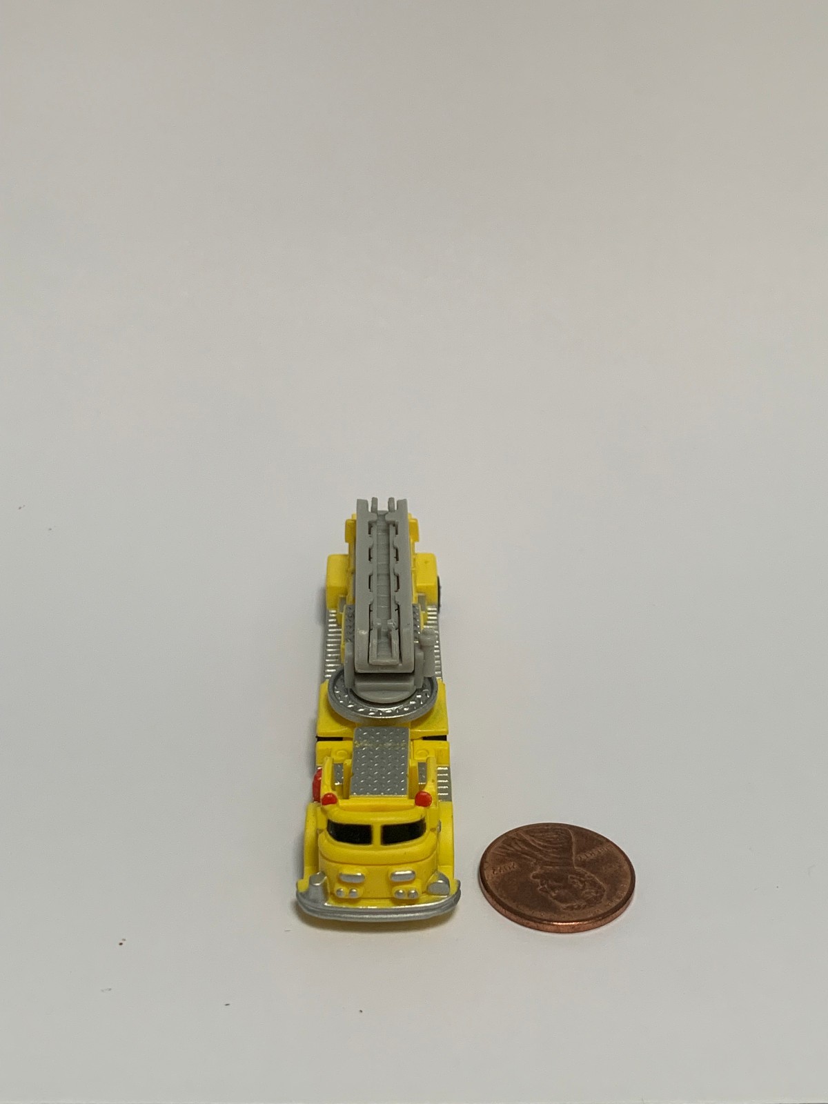 MICRO MACHINES SIZE N SCALE ARIAL FIRE LADDER TRUCK 1997 HOT WHEELS PLANET