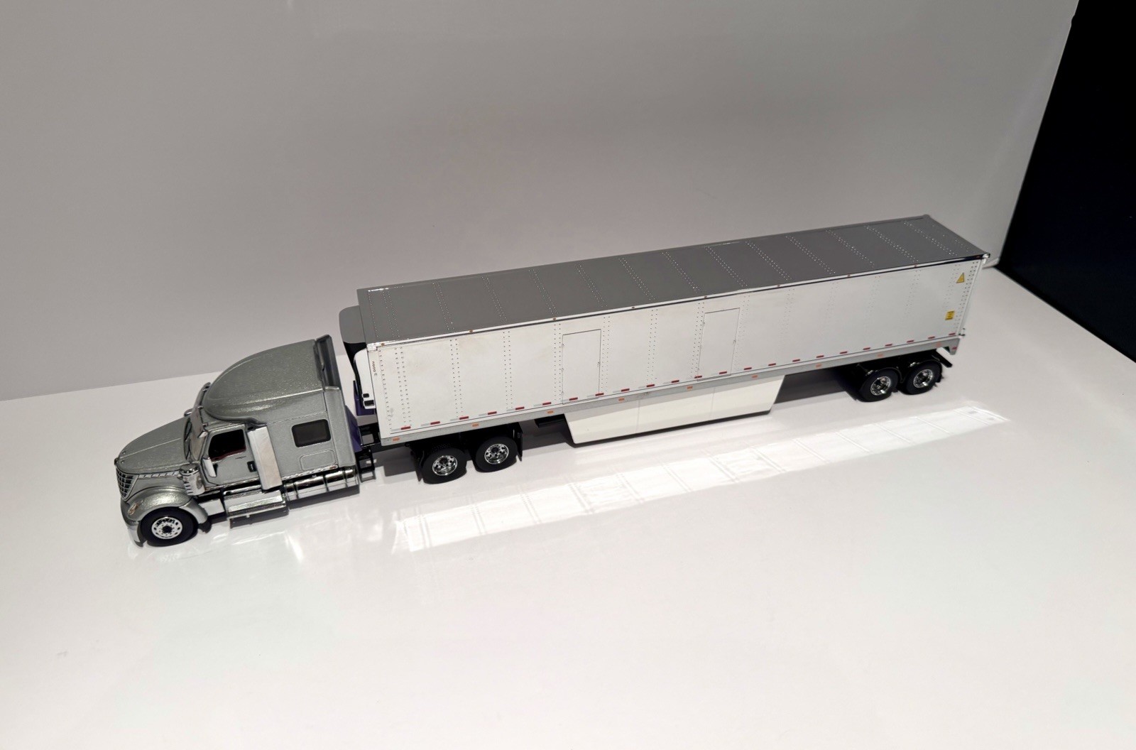 Diecast Masters International Lone Star SFFA with 53′ Chromed Refer 1/50 Scale