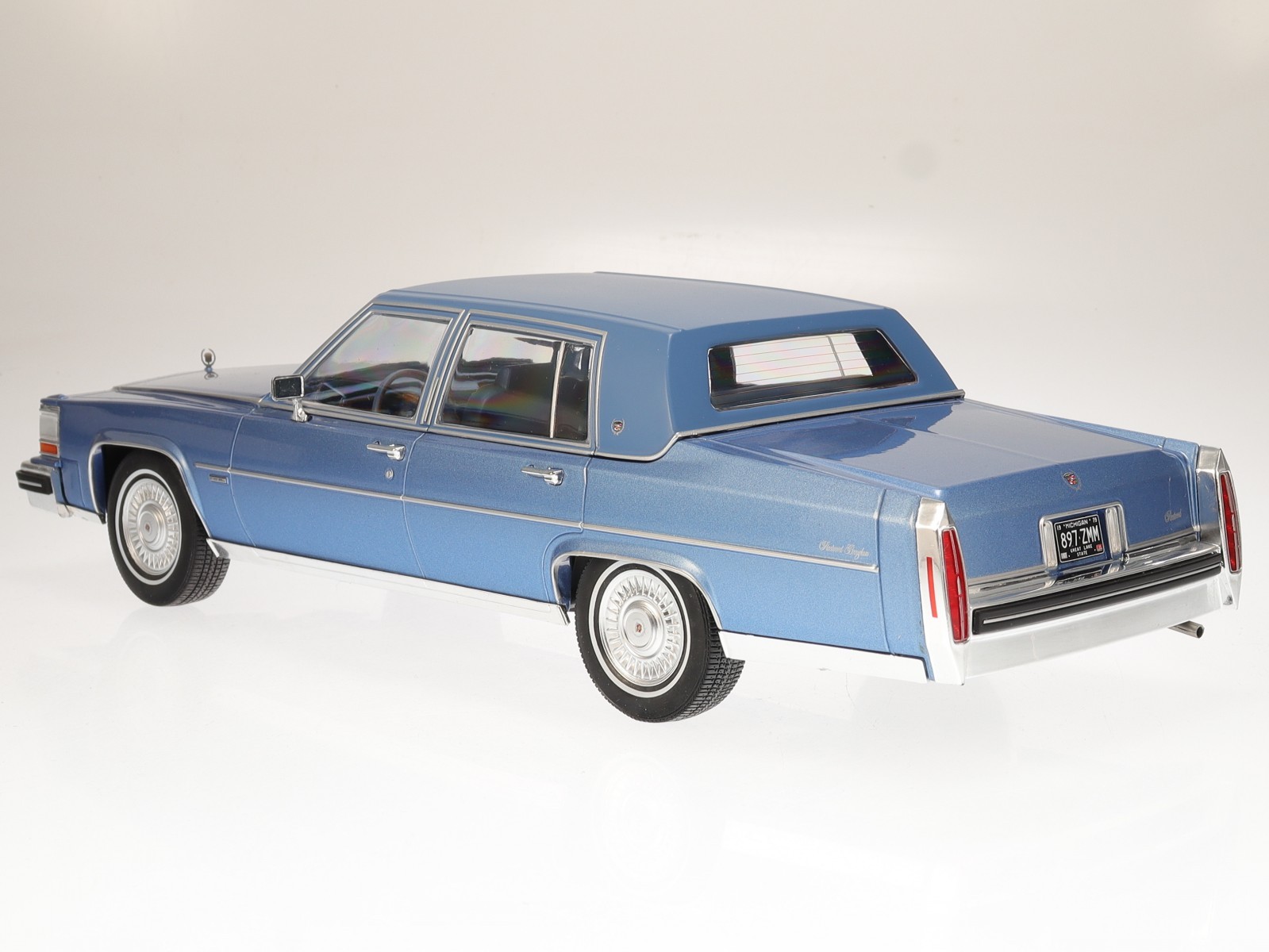 Cadillac Fleetwood Brougham 1982 Light Blue diecast model car 18252 MCG 1:18