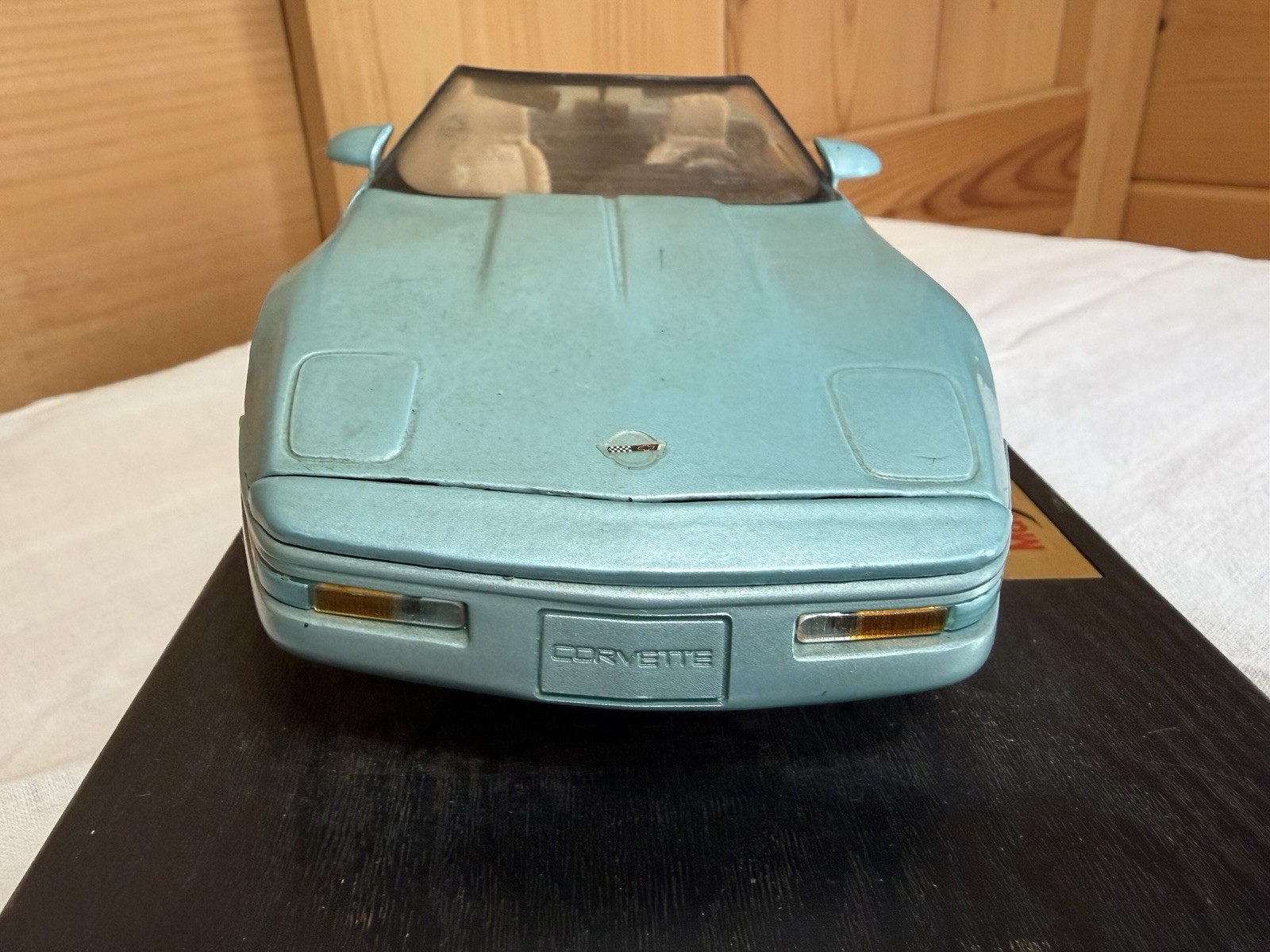 Maisto 1996 Blue Convertible Corvette 1:18 Die Cast Car With Stand