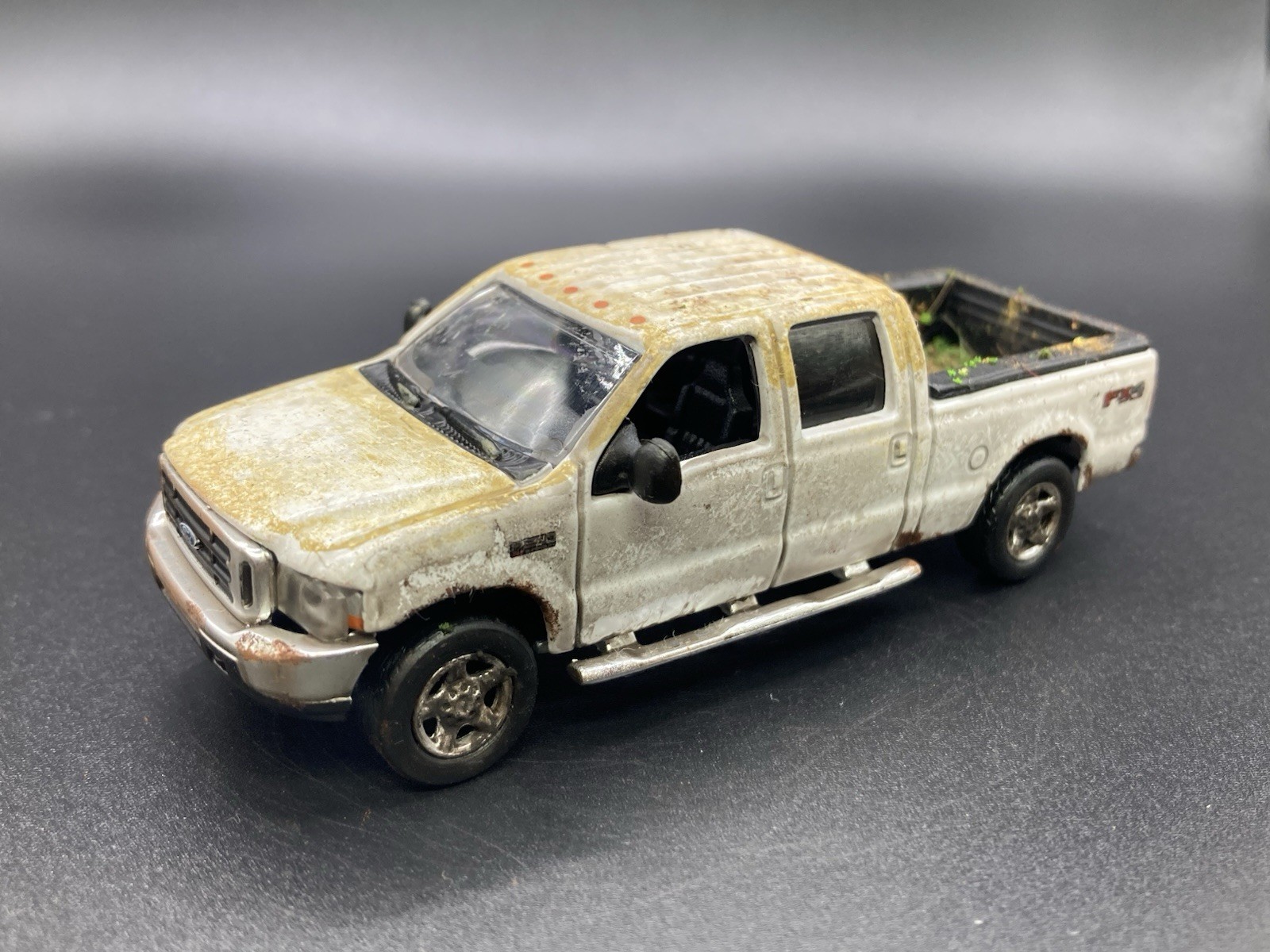 2004 Ford F-250 Weathered Rusty 1/64 Diecast Custom Super Duty 4×4 Pickup Truck