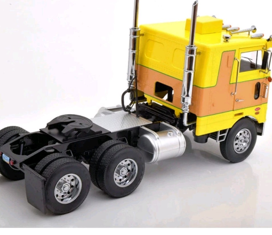 ROAD KINGS PETERBUILT 352 PACEMAKER YELLOW/BROWN BRAND NEW IN UNOPENED BOX…