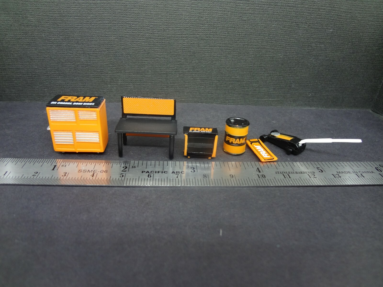 1:64 Scale FRAM Oil Shop Tools – Garage equipment – Diorama Accessories 6 pcs