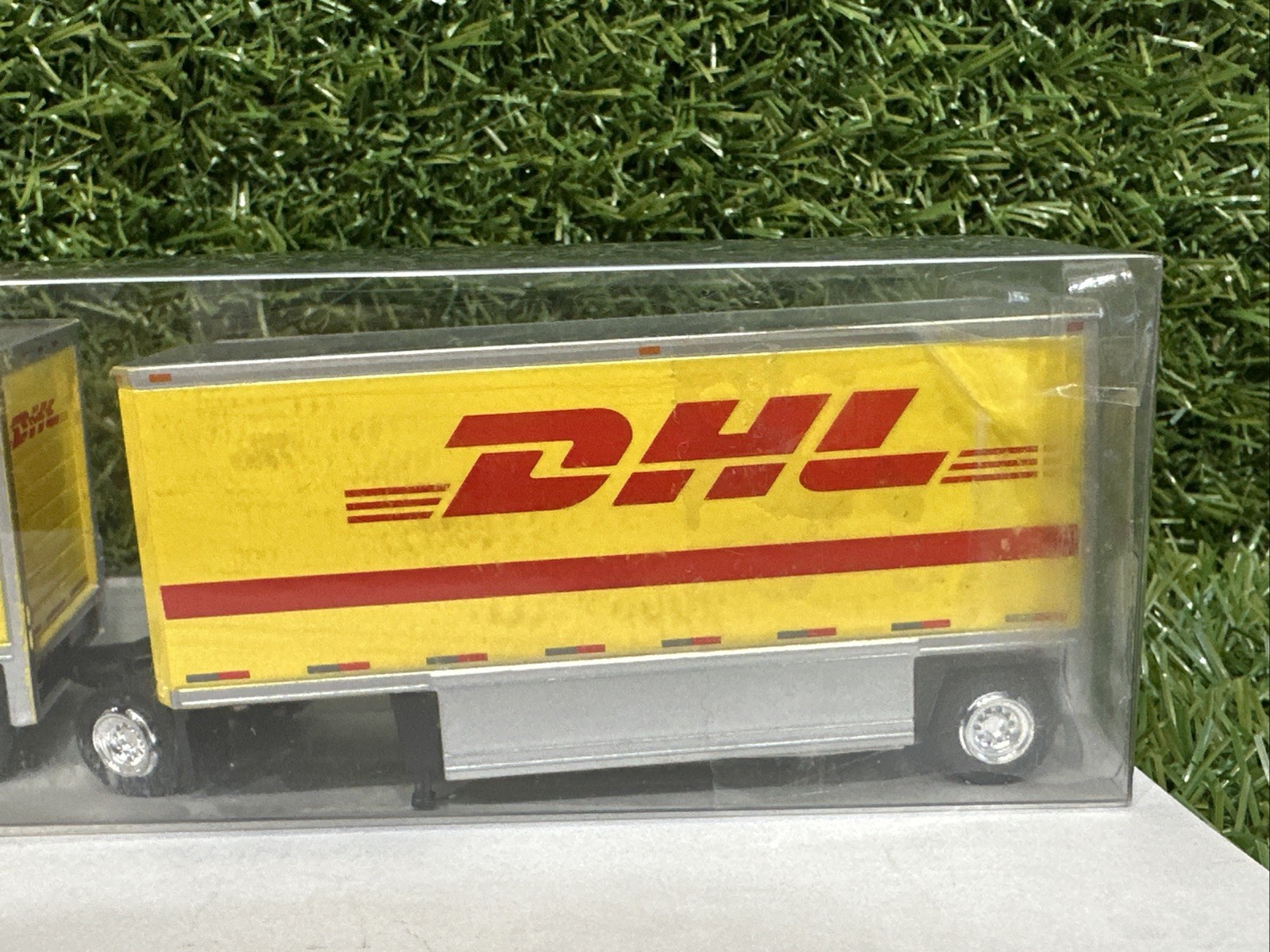 1/87 Scale Trucks N’ Stuff Freightliner Cascadia DHL With 28” DD Double SPT3120