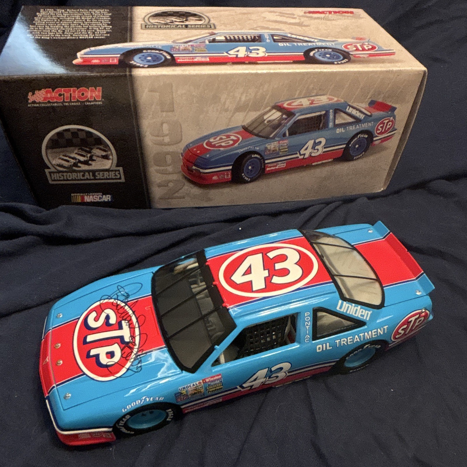 Action 1:24 NASCAR 1992 Richard Petty #43 STP Autographed FAREWELL CAR with COA!