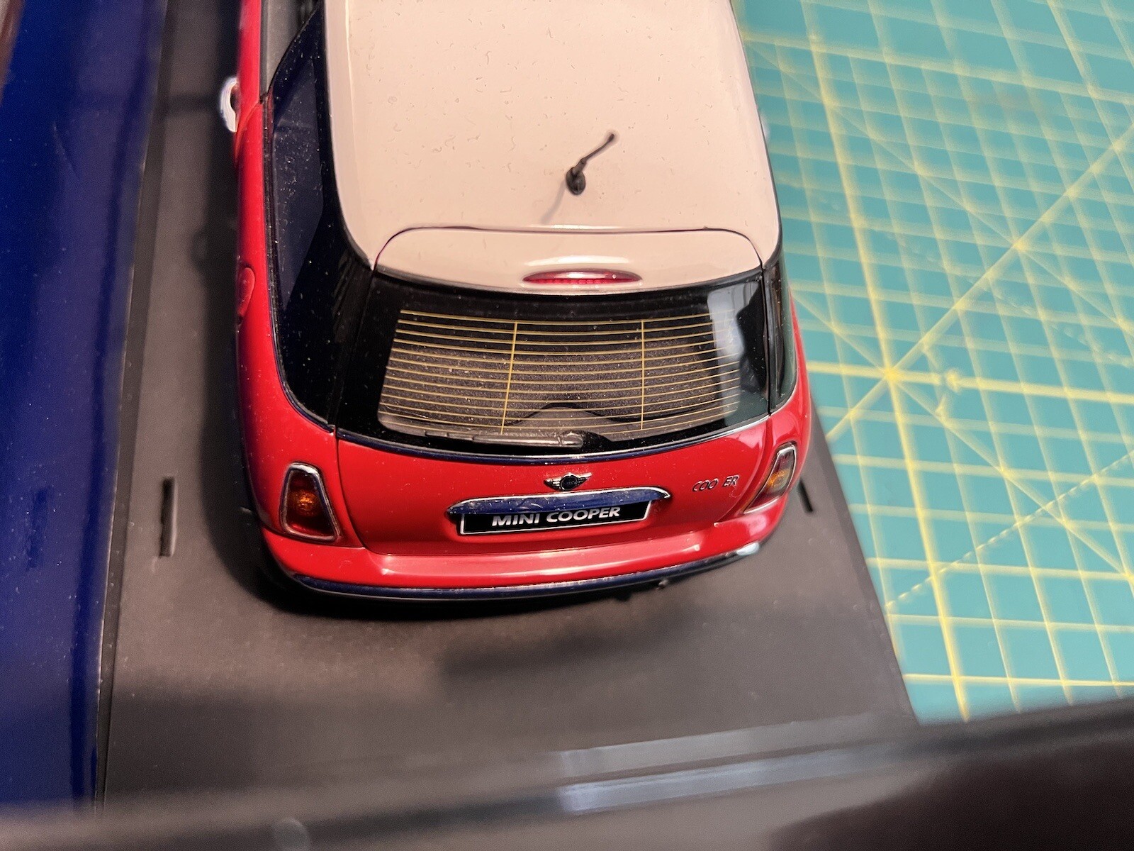 AUTOART BMW MINI COOPER RED 74822 1/18