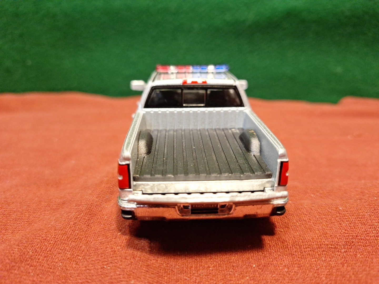 Kinsmart 1:46 2014 Police Chevy Silverado Sliver