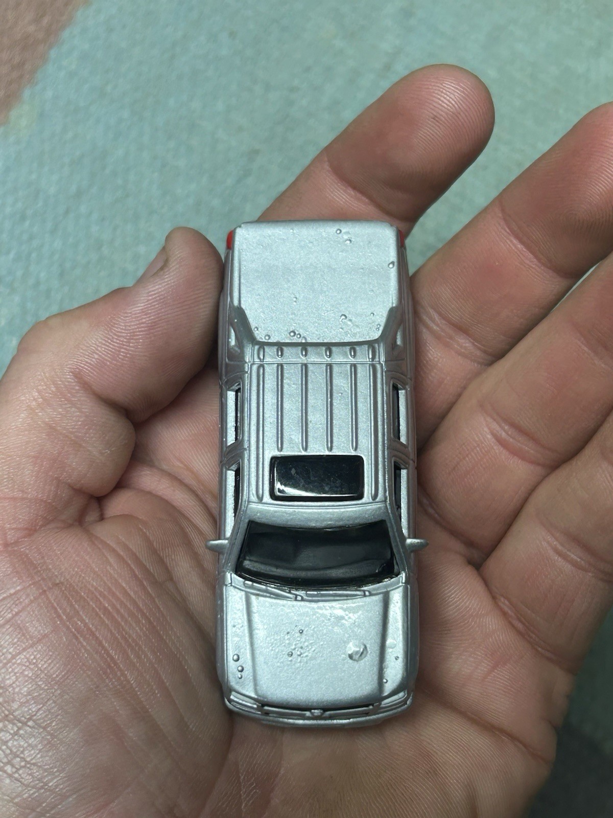 Jada Toys Dub City 2001 Chevy Avalanche Silver Black Red Flames 1:64