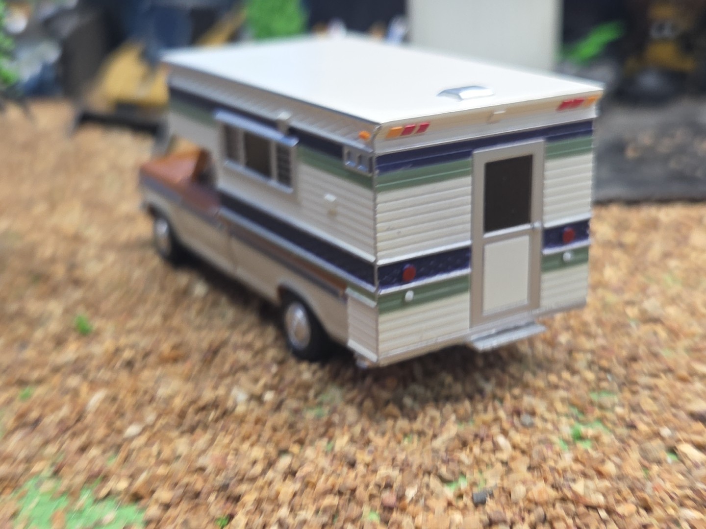 GREENLIGHT 1976 4×4 Ford F-250 XLT Lariat Truck 1:64 CAMPER Farm Ertl 1979