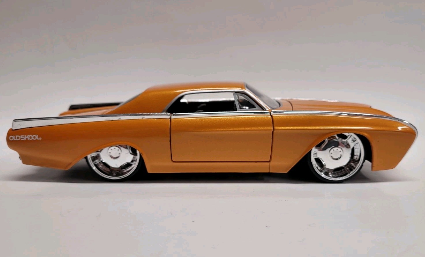 Jada Toys Dub City 1:24 Scale Die Cast 1963 Thunderbird Orange Rick Dore