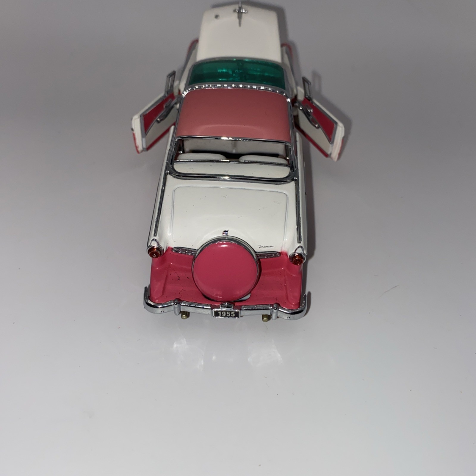 Franklin Mint 1957 Ford Fairlane 500 Skyliner Red/White 1:24 Die Cast B11ST54