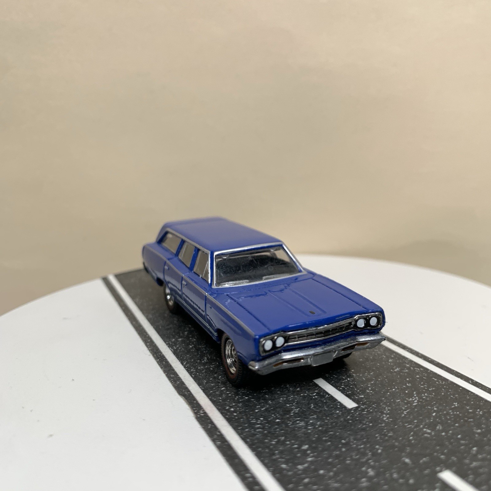 Greenlight Estate Wagons 1968 Plymouth Satellite GTX Tribute Wagon Blue 1:64 NM