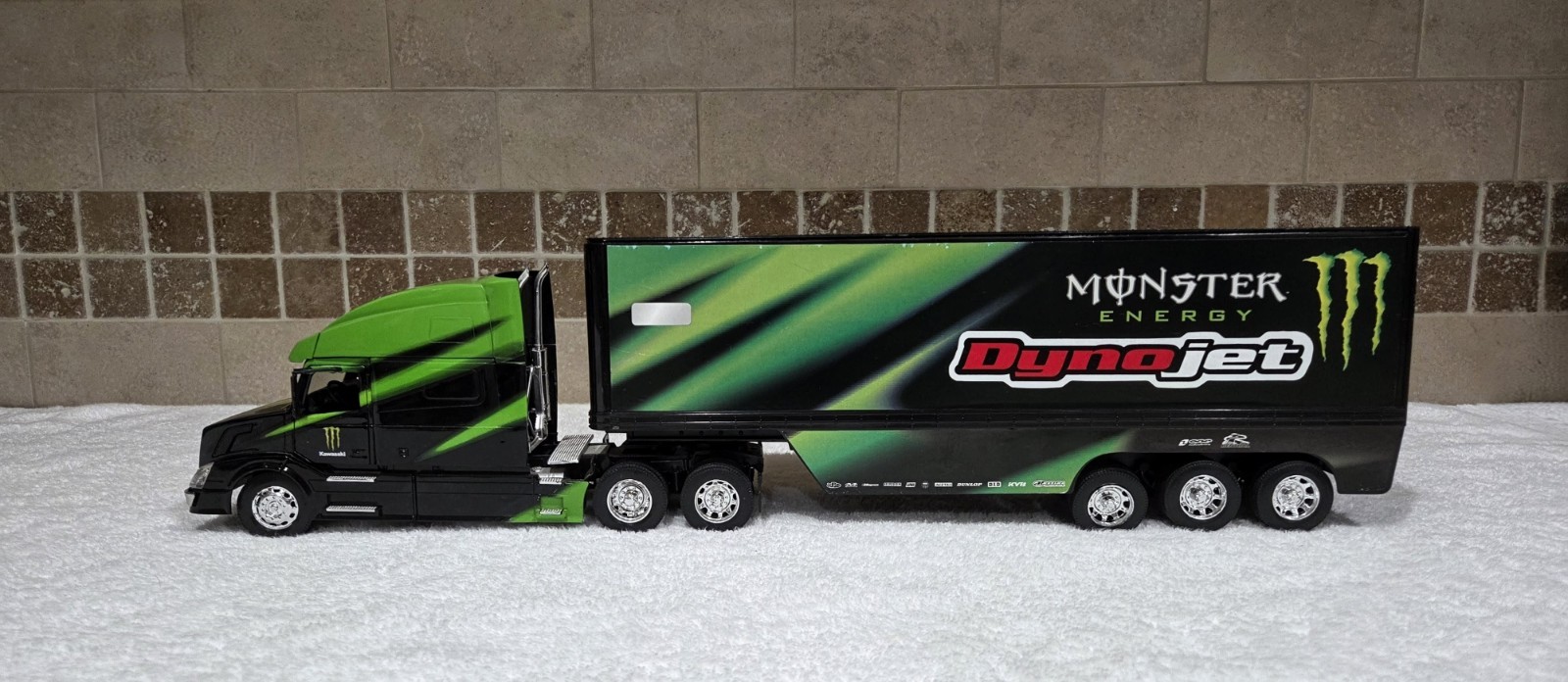 New Ray Thor Kawasaki Monster Energy Diecast 1:32 Tractor Trailer Semi Transport