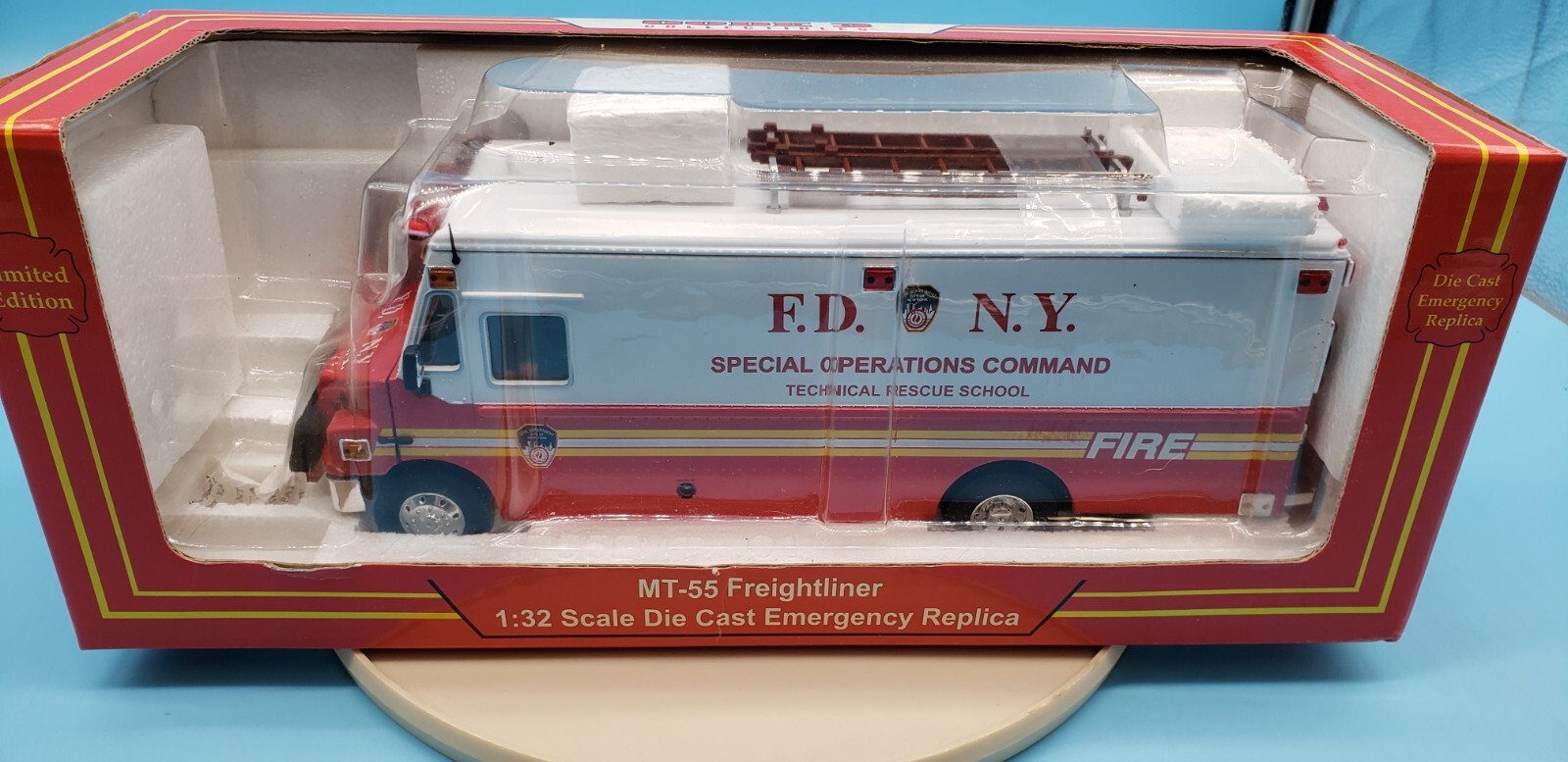 CODE 3 COLLECTIBLES MT-55 FREIGHTLINER FDNY SPECIAL OPS COMMAND 1/32 SCALE 14005