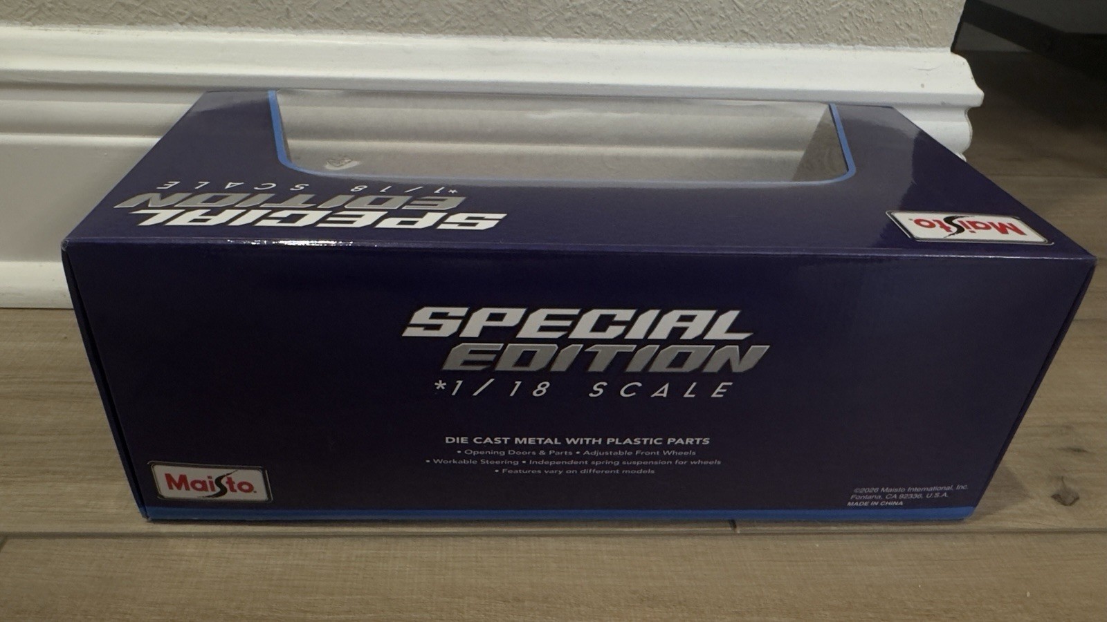 MAISTO. 1:18 Die-Cast Special Edition CHEVY CORVETTE ZR1 Coupe RED Open