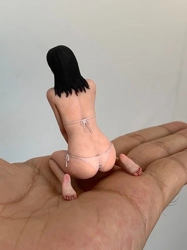 USA Miniature Figure Scene Props 1/18 Kneeling Anime Beauty Diorama Sculpt Model