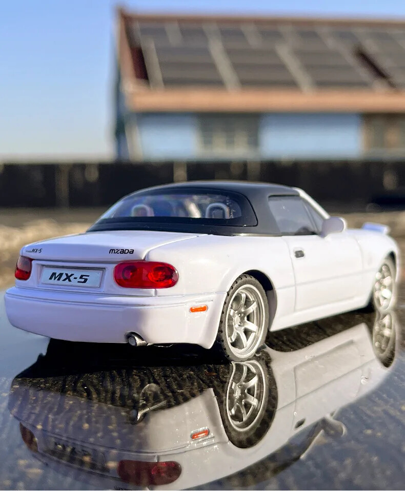 1:32 Scale Mazda Miata MX-5 Alloy Sports Model Diecast Car With Sound And Light