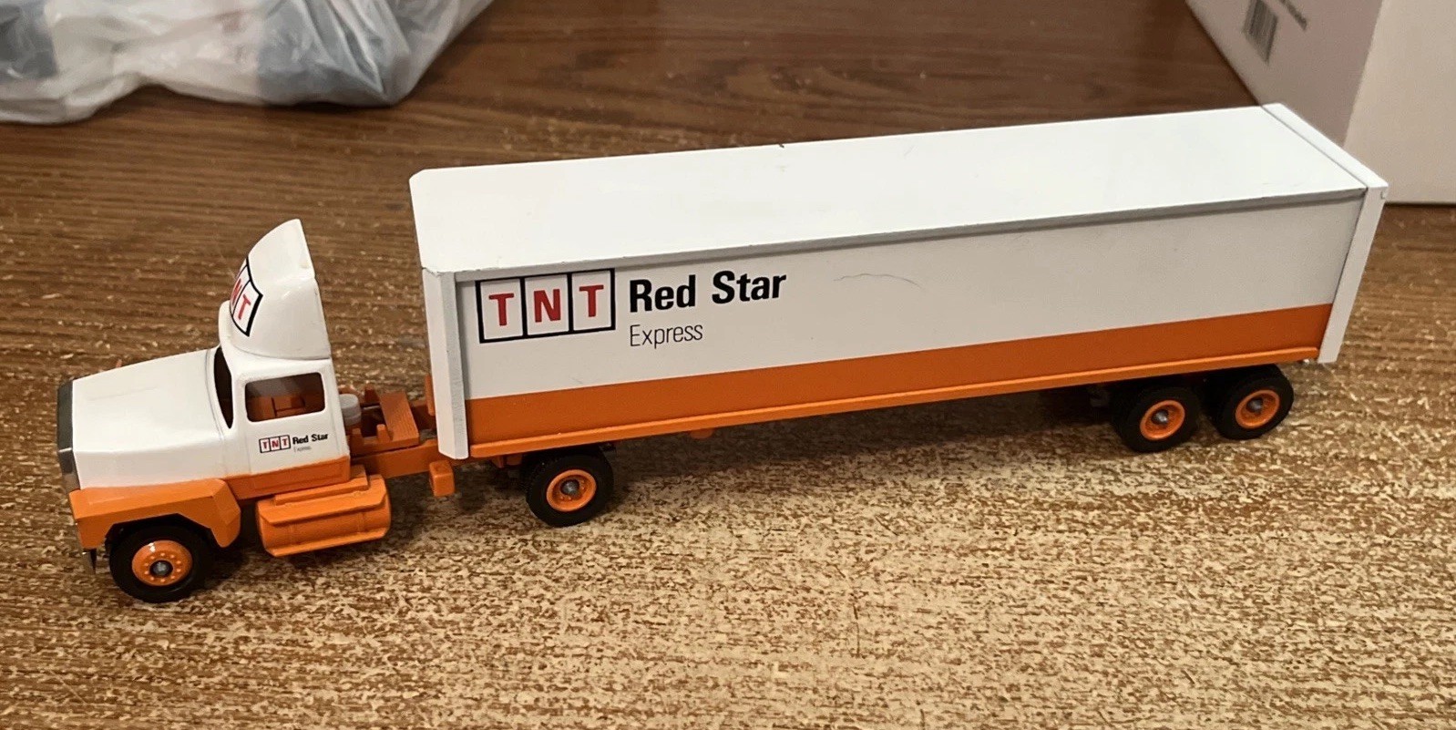 TNT Red Star Express – ’91 Winross Truck And Trailer