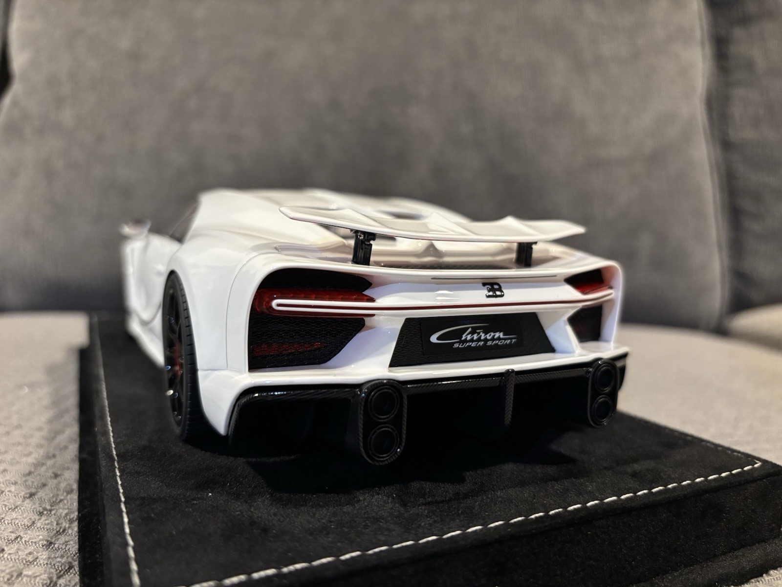 1/18 HH Henson & Heaven Bugatti Chiron Super Sport White/Red Limited 30pcs
